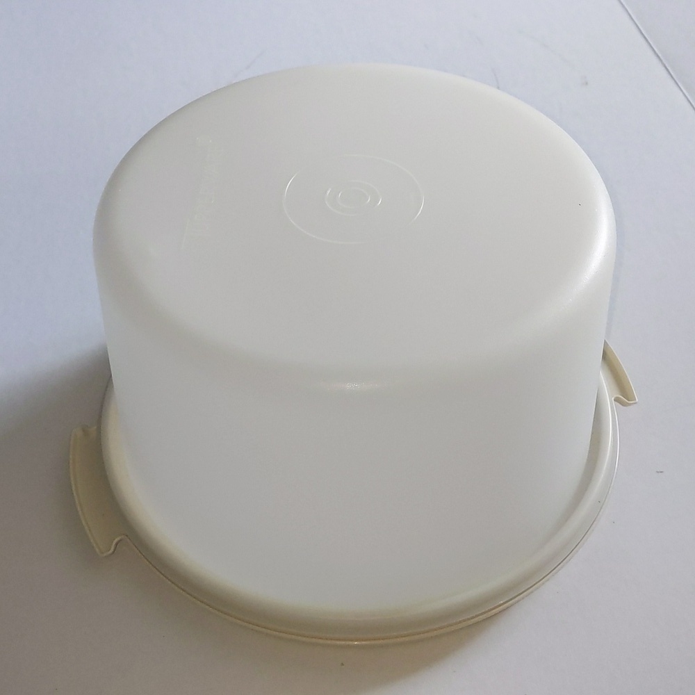 Vintage tupperware Cake taker
